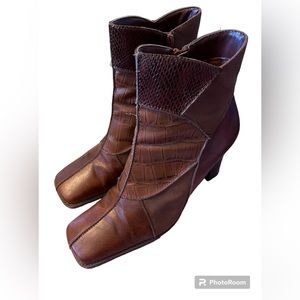 Women’s New York Transit boots, size 6.5